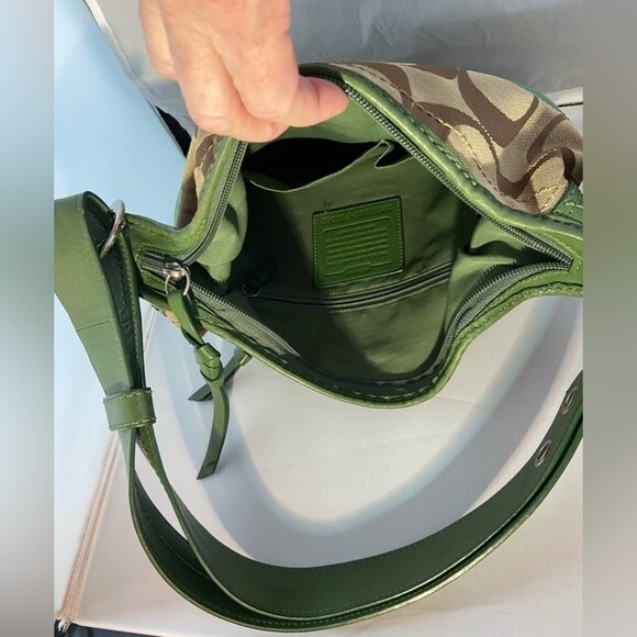 Coach Signature Classic C Bucket Bag - green/Tan color - Picture 5 of 8